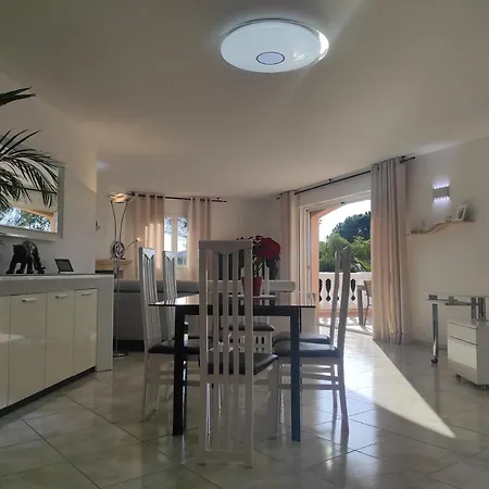 Chantilly Villa *